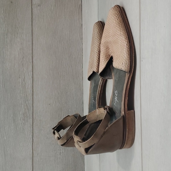 Free People Womens Ankle Leather Pointed Toe Loafer Flats shoes sz 37/6.5-7 - Picture 2 of 13